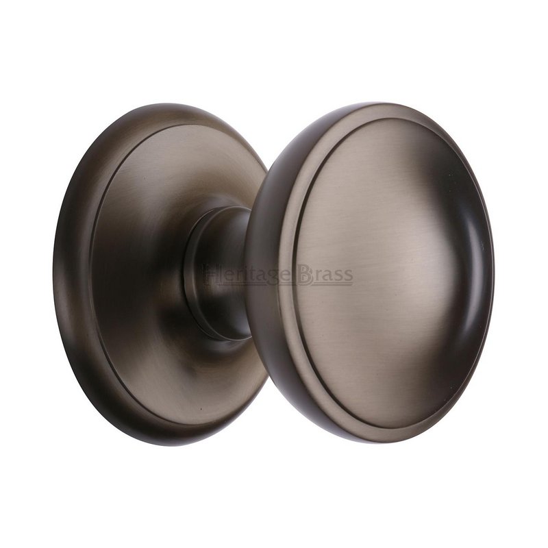 Round Centre Door Knob - V900-MB