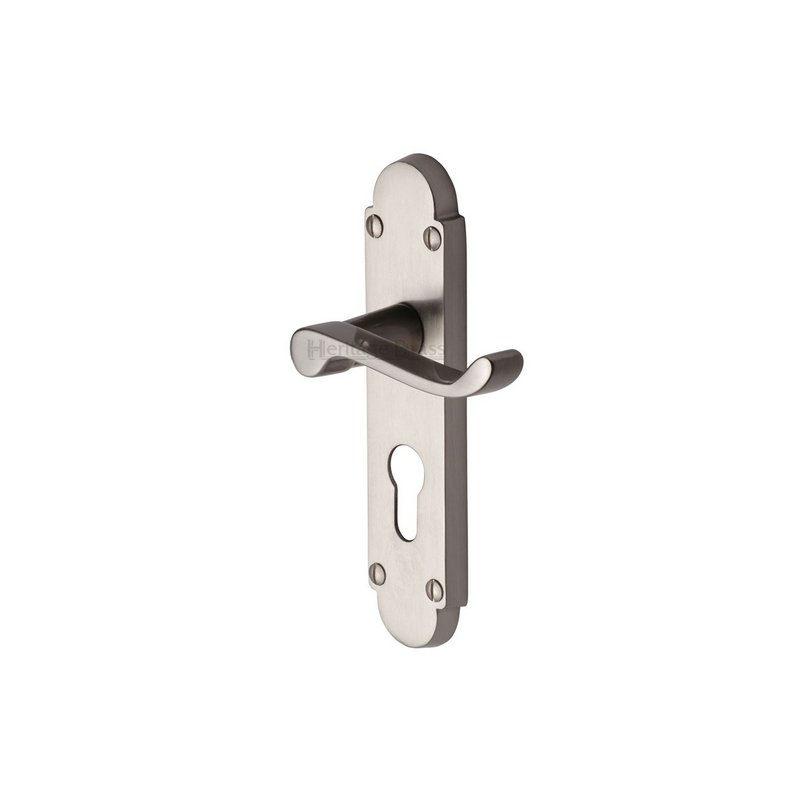 Builders' Range Door Handle on Plate - BUI548-SN