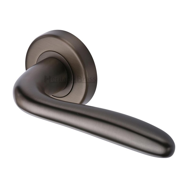 Columbus Door Handle on Round Rose - COL1762-MB