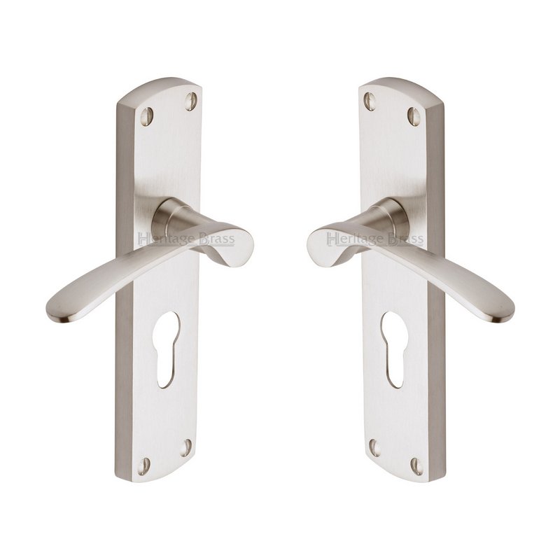 Diplomat Door Handle on Plate - DIP7848-SN