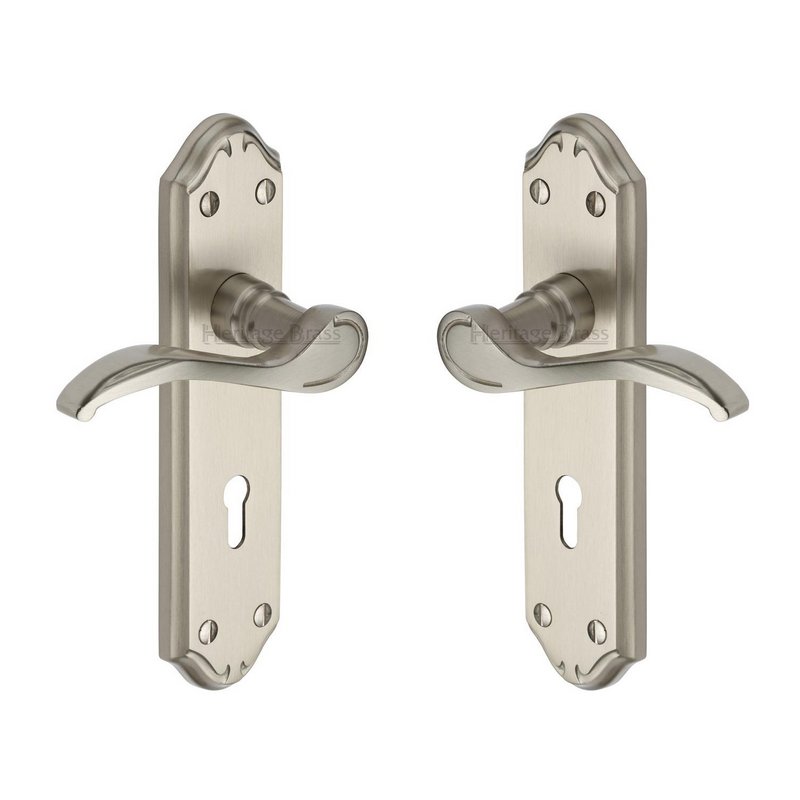 Verona Small Door Handle on Plate - MM624-SN