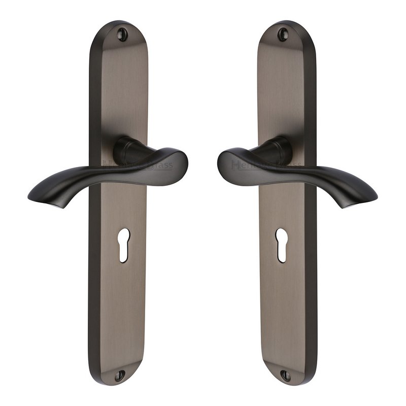 Algarve Long Door Handle on Plate - MM7200-MB