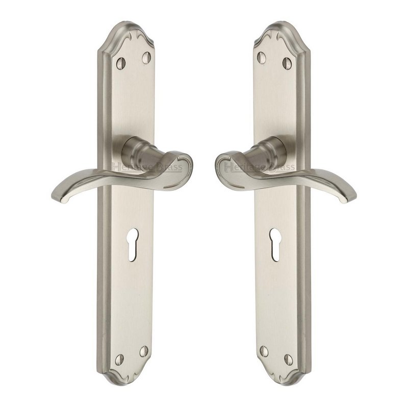 Verona Door Handle on Plate - MM824-SN