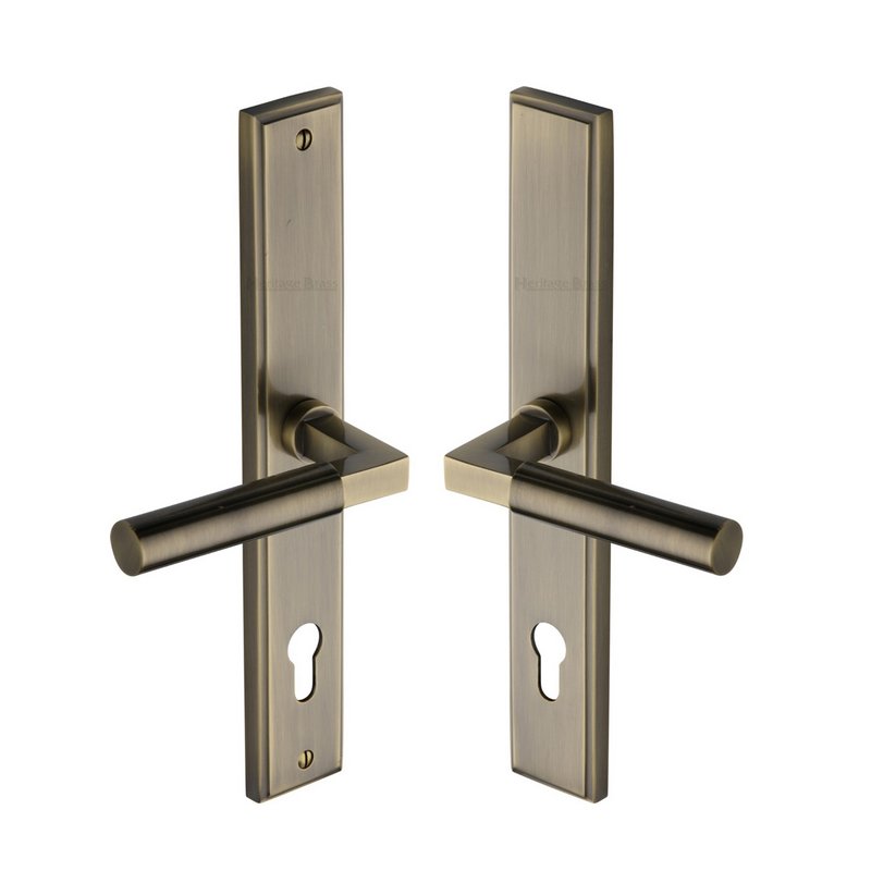 Bauhaus RH Door Handle on Plate - MP2259.RH-AT