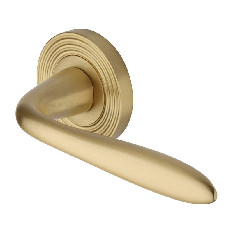 Sutton Reeded Door Handle on Round Rose - RR1752-SB