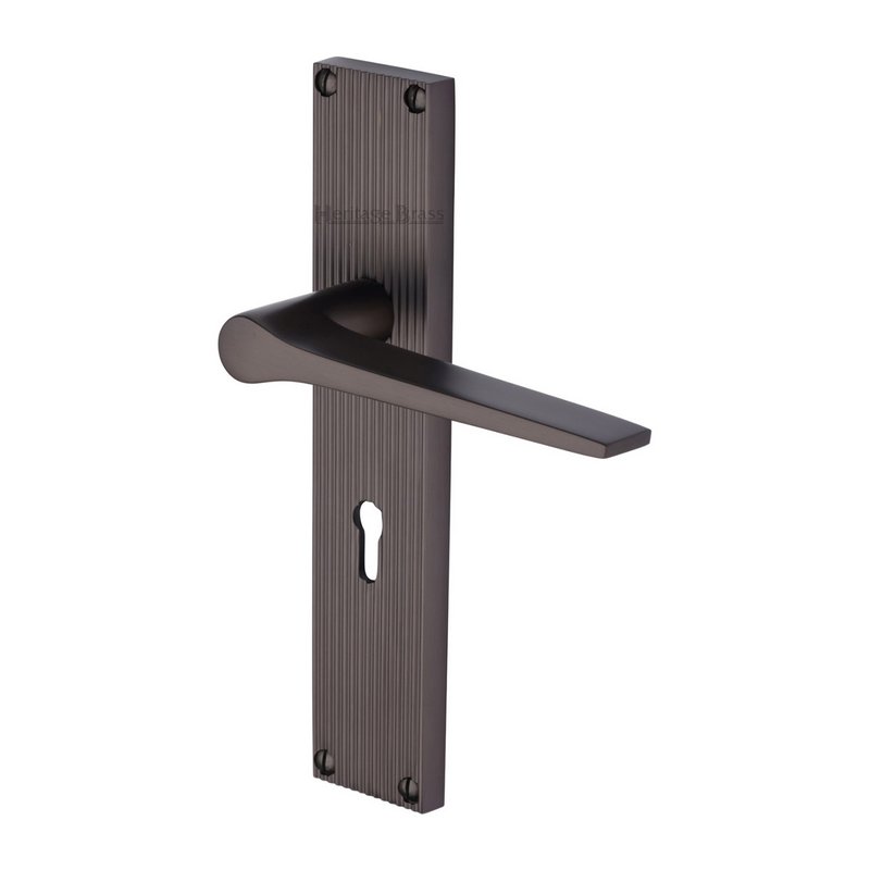 Gio Reeded Door Handle on Plate - RR4700-MB