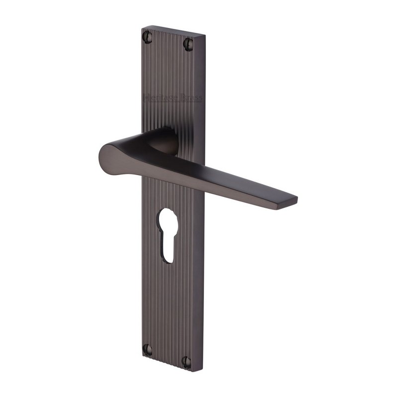 Gio Reeded Door Handle on Plate - RR4748-MB