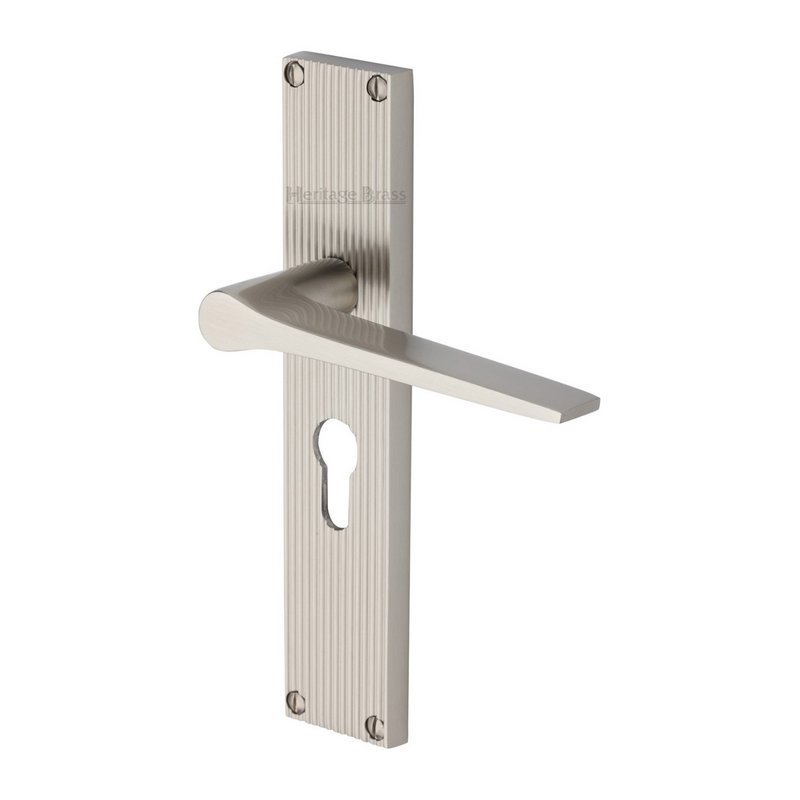 Gio Reeded Door Handle on Plate - RR4748-SN