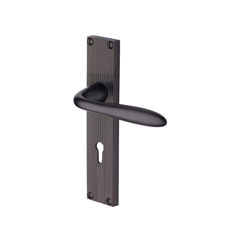 Sutton Reeded Door Handle on Plate - RR5000-MB