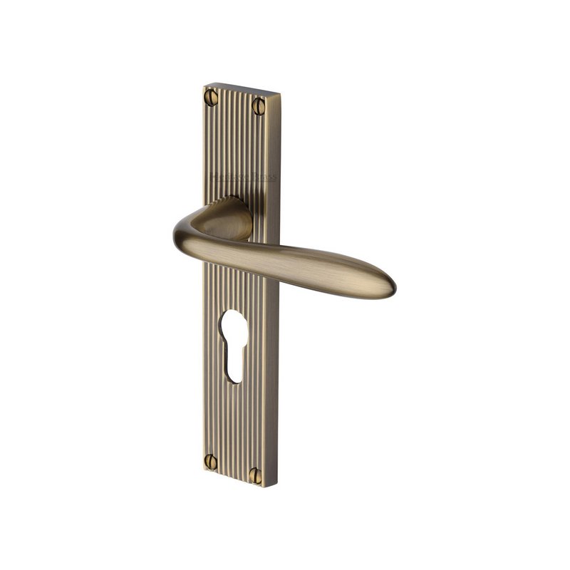 Sutton Reeded Door Handle on Plate - RR5048-AT