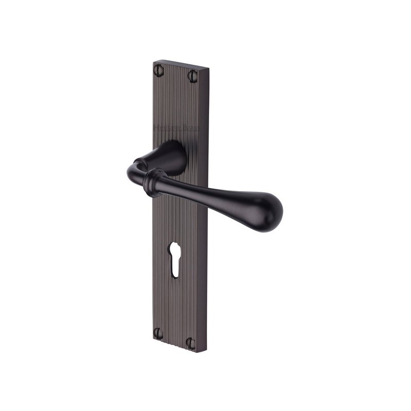Roma Reeded Door Handle on Plate - RR6000-MB