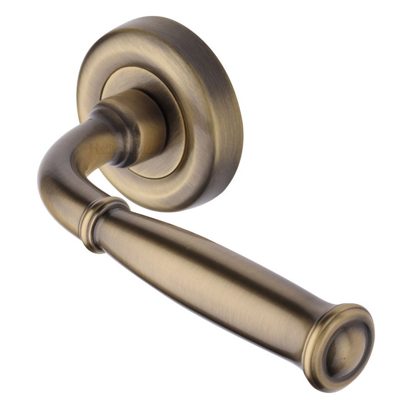 Lincoln Door Handle on Round Rose - V1938-AT