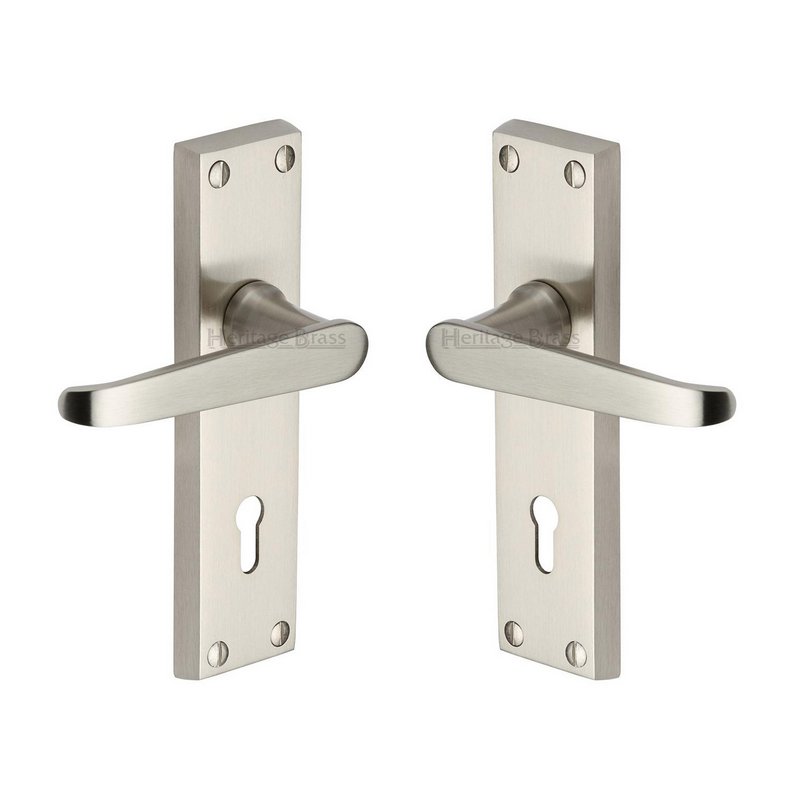 Victoria Door Handle on Plate - V3900-SN