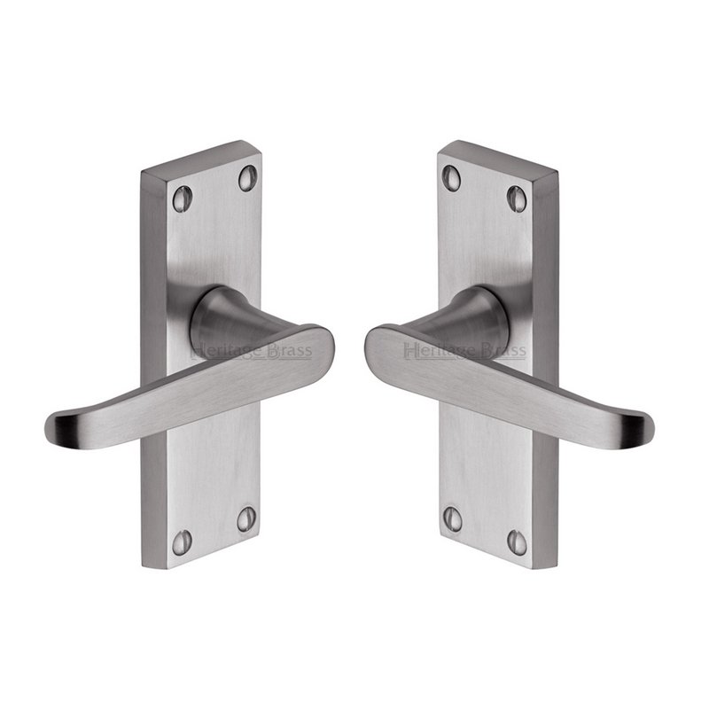 Victoria Short Door Handle on Plate - V3910-SC