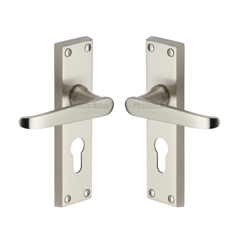 Victoria Door Handle on Plate - V3948-SN