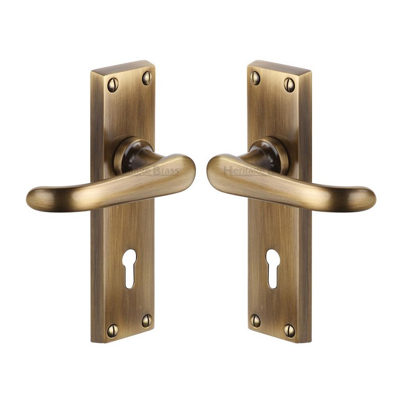 Windsor Door Handle on Plate - V700-AT