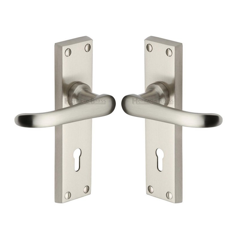 Windsor Door Handle on Plate - V700-SN