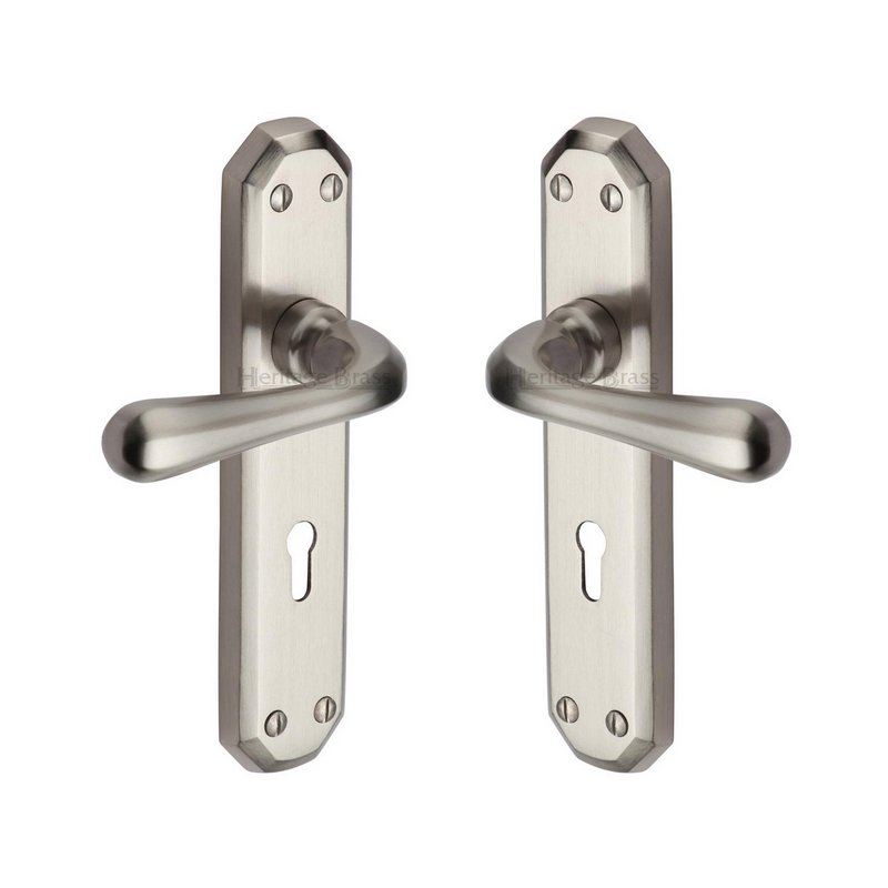 Charlbury Door Handle on Plate - V7050-SN