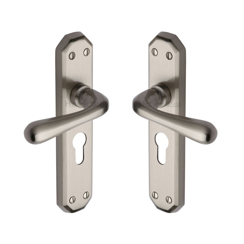 Charlbury Door Handle on Plate - V7066.48-SN