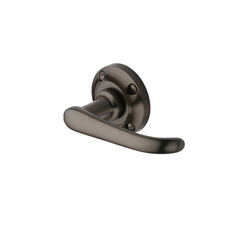 Windsor Door Handle on Round Rose - V720-MB