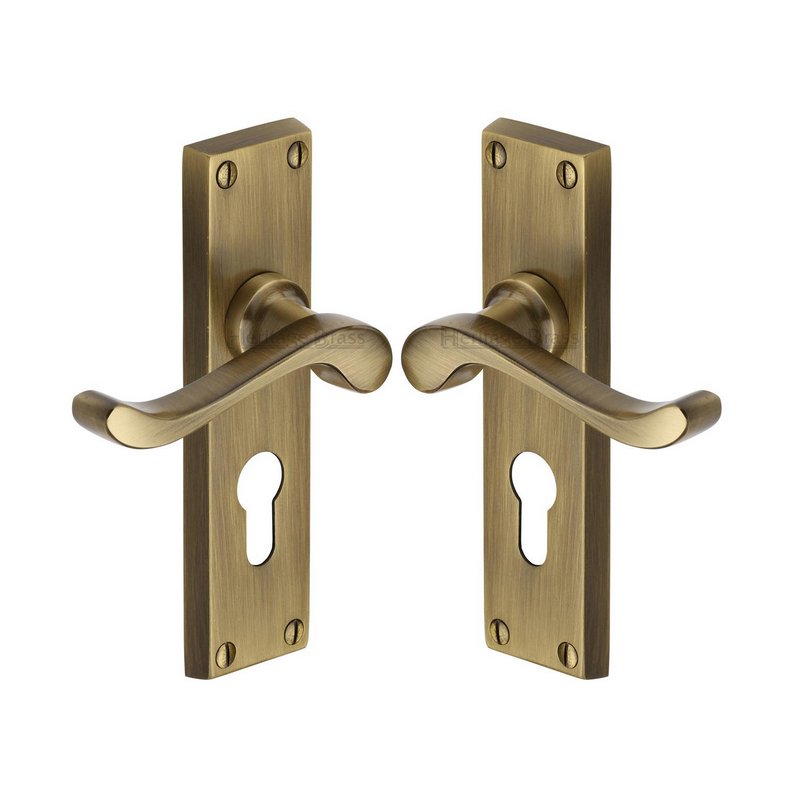 Bedford Door Handle on Plate - V807.48-AT