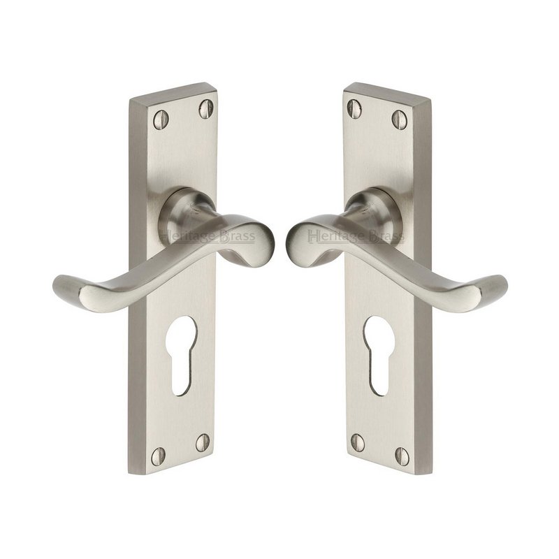 Bedford Door Handle on Plate - V807.48-SN