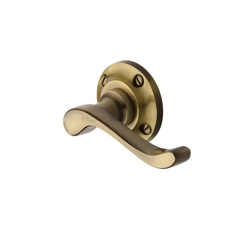 Bedford Door Handle on Round Rose - V820-AT