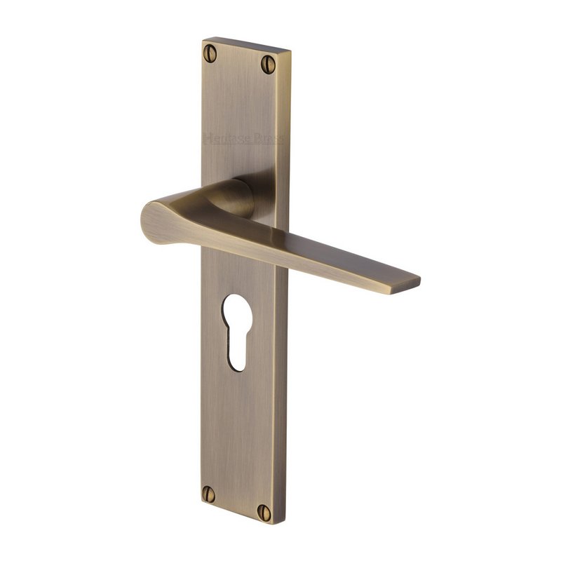 Gio Door Handle on 200mm Plate - VT8148-AT
