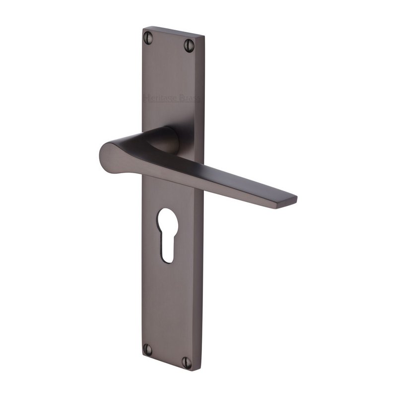 Gio Door Handle on 200mm Plate - VT8148-MB