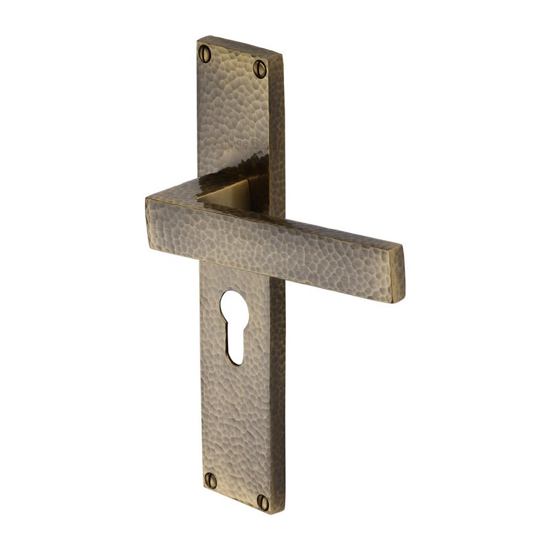 Delta Hammered Door Handle on Plate - VTH3348-AT