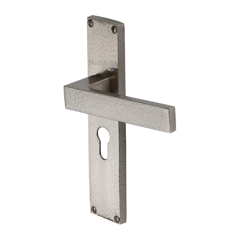 Delta Hammered Door Handle on Plate - VTH3348-SN