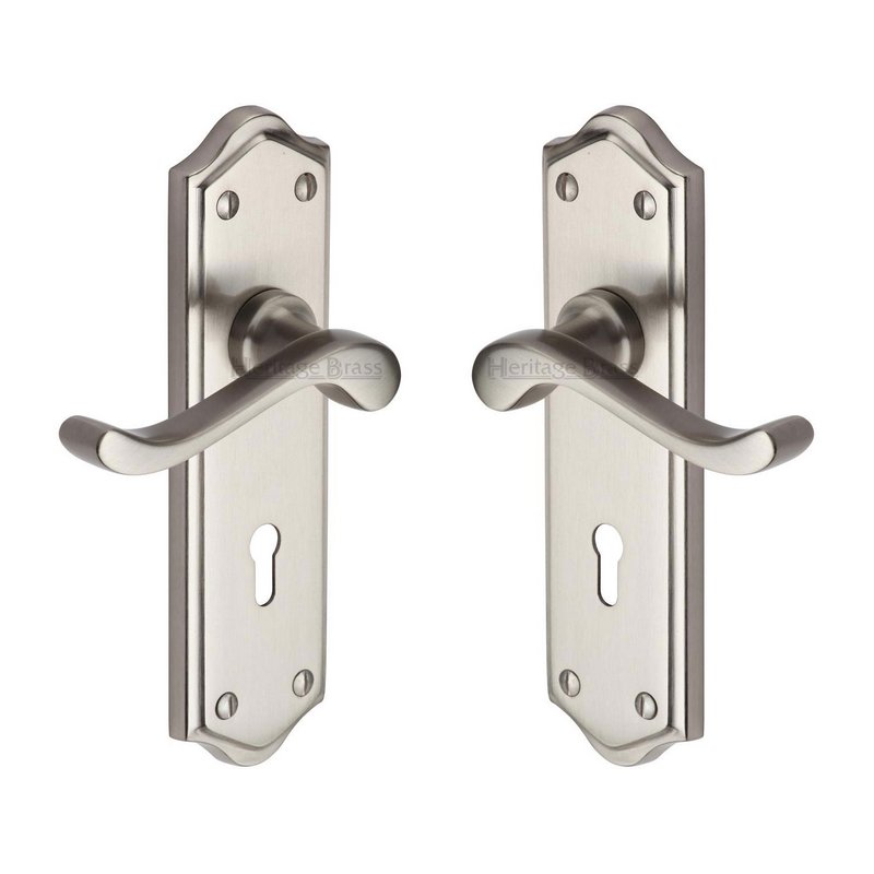 Buckingham Door Handle on Plate - W4200-SN