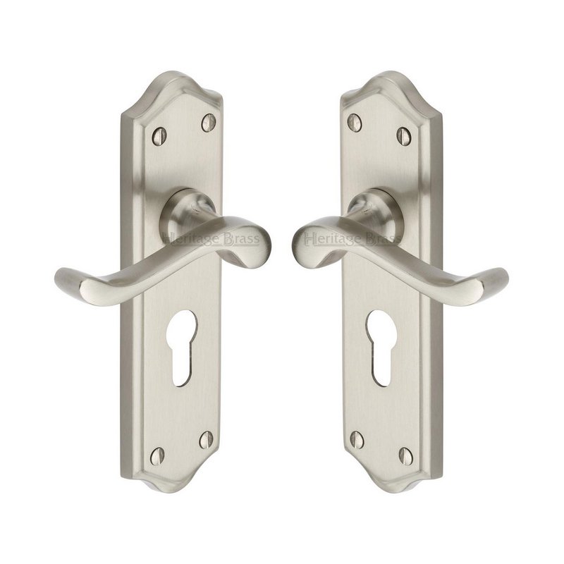 Buckingham Door Handle on Plate - W4248-SN